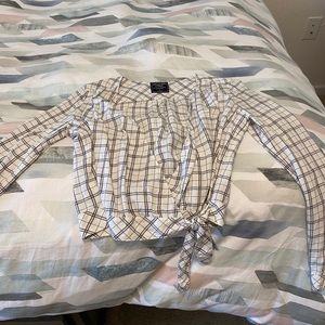 Long sleeve plaid crop top